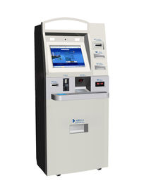 Собственная личность ATM банка - проверите внутри киоск для банка, принтера денежного перевода киоска ATM
